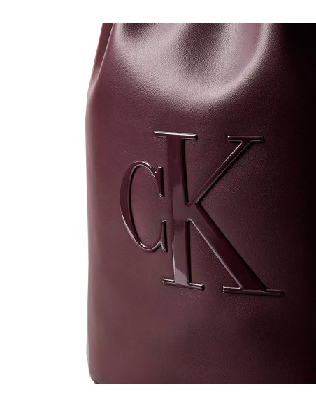 Calvin Klein - Bolso Saco Con Logo Monograma Grabado