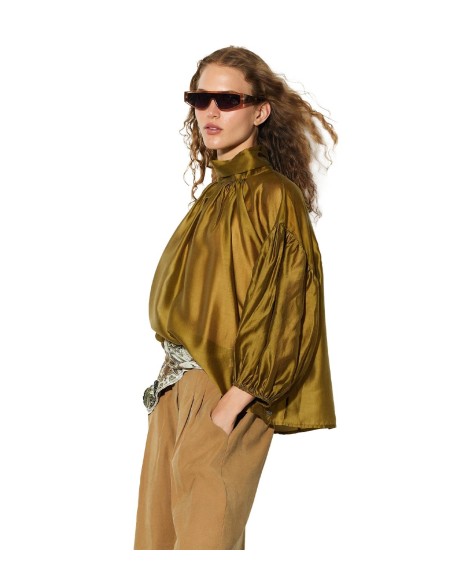 BSB - Blusa con Cuello Alto y Mangas Abullonadas